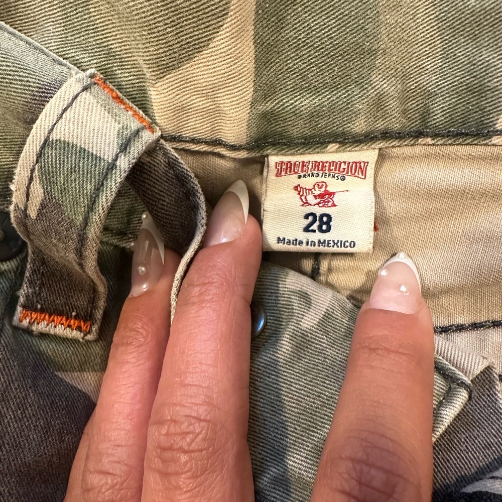 True Religion Camouflage Camo Green & Tan Jean Shorts - Picture 2 of 3
